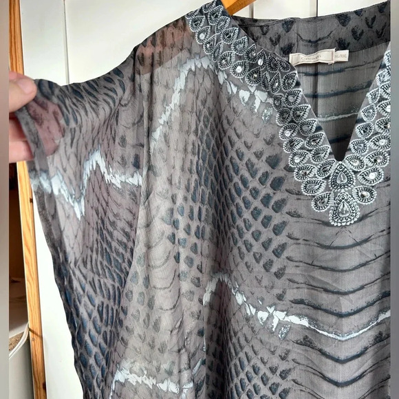 Cream beach pool coverup, XL-2XL, vneck, embellishments, Resortwear Vacation - Picture 7 of 9